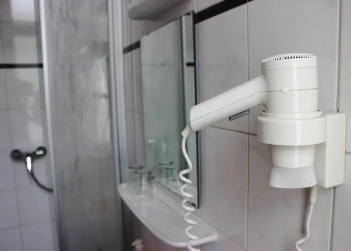 호텔 라인골드 암 쿠르퓌르스텐담 2*