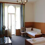 Hotel-pension Rheingold Am Kurfuerstendamm 2*