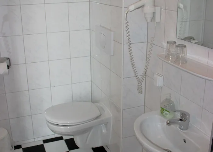 Hotel-pension Rheingold Am Kurfürstendamm 2*